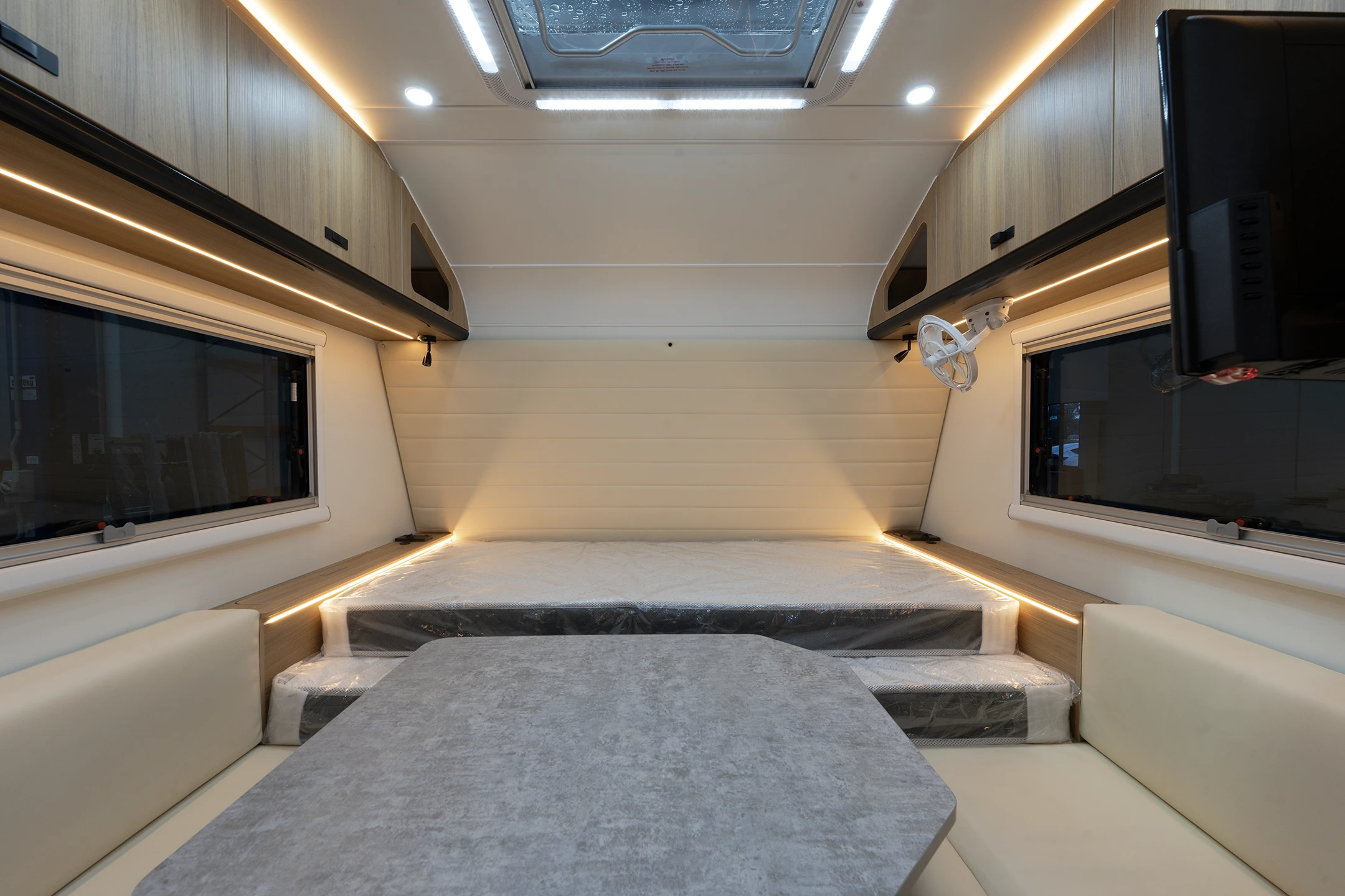 INTERIOR - 1